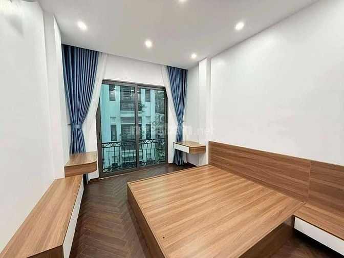 Bán nhà Hoàng Văn Thụ, Hoàng Mai, 65m2, 5 tầng, thang máy, full nội th