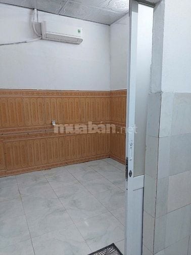 Bán nhà ngộp DT khủng : 4,5X18m 1T+1 lầu 3pn ,2ws đường 5m bê tông