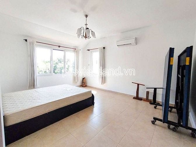 Cho thuê biệt thự khu compound, 3 tầng, hồ bơi, sân vườn, 350m2, 5PN