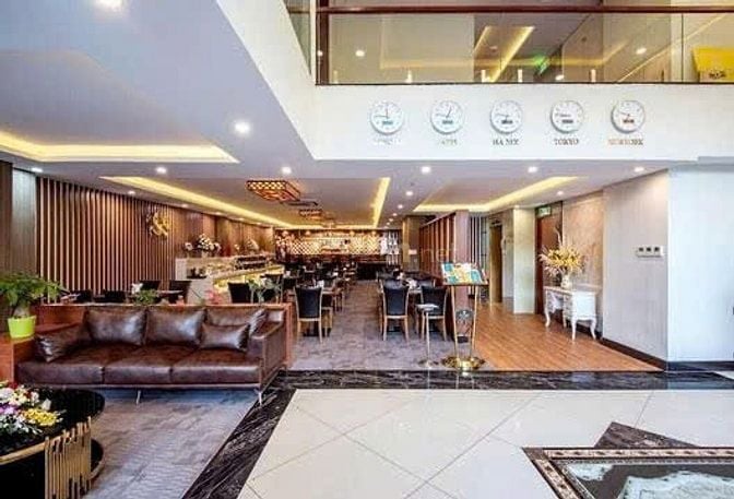 Bán Khách sạn 3 Sao, 45 Phòng, Mặt tiền khu Sân Bay- Tân Bình