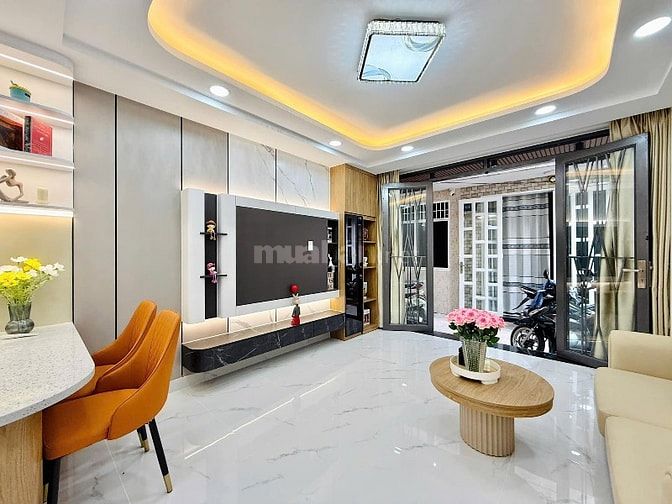 Bán nhà gần sân bay Tân Sơn Nhất 1 trệt 2 lầu nội thất giá 4,86 tỷ TL