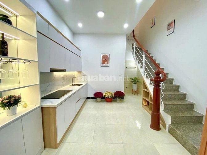 BÁN NHÀ  4T CẦU GIẤY  CỰC HIẾM, ĐẸP MỚI 40M2 GIÁ CHỈ 7.5 TỶ.  