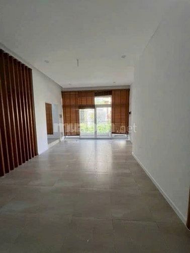 Cho Thuê Nhà Góc 2MT Khuôn Việt ,Trịnh Đình Trọng , Tân Phú  9x18m 4 L