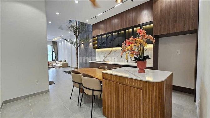 BÁN NHÀ GẦN NGAY SÂN BAY TSN / DT 60M2 NGANG 5 - GIÁ 5 TỶ 100, HXH 6M