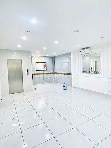 Tòa Nhà mặt tiền Nguyễn Cư Trinh, Phường Nguyễn Cư Trinh, Q1, 5x20m 