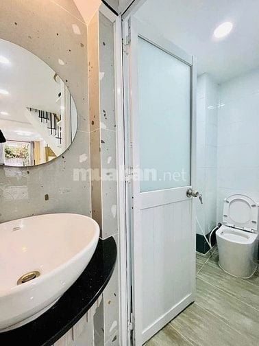 Bán Nhà Bến Vân Đồn, Quận 4. 40m2/1ty440. Đang cho thuê 8 triệu/ tháng