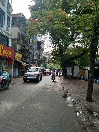 Bán nhà Hoàng Hoa Thám, nhà đẹp, ngõ ô tô 27m2 giá 4,x tỷ