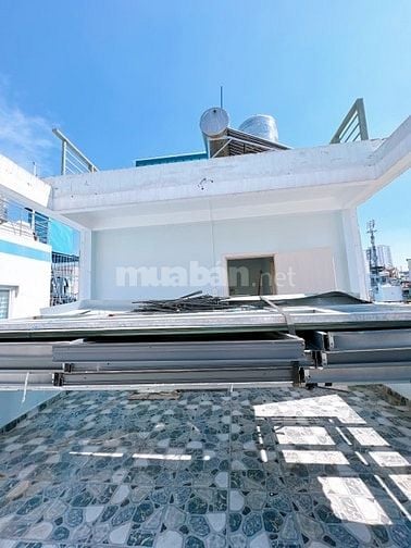 Nhà Đẹp Q1 - 32,4m2x4 Tầng, MT 4,8m, Sát MT Trần Hưng Đạo - 5.x Tỷ