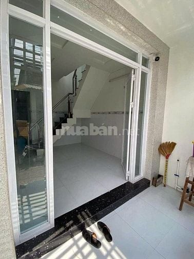 cần bán nhà 1 trệt 1 lầu 55m2 ở Hóc Môn giá 710 triệu.