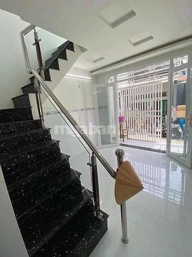 cần bán nhà 1 trệt 1 lầu 55m2 ở Hóc Môn giá 710 triệu.