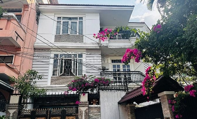 P5 PHÚ NHUẬN- BIỆT THỰ 200m2, 3 TẦNG- Ô TÔ VÀO NHÀ - NỘI THẤT XỊN XÒ 