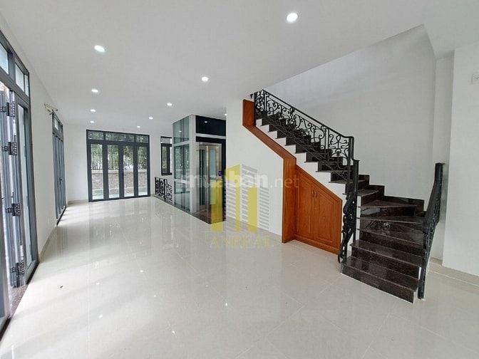 Villa Hầm 3 Lầu 7x20m Sàn Trống Có Thang Máy Giá 60 Triệu