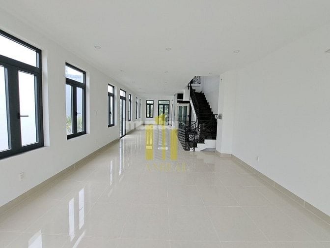 Villa Hầm 3 Lầu 7x20m Sàn Trống Có Thang Máy Giá 60 Triệu