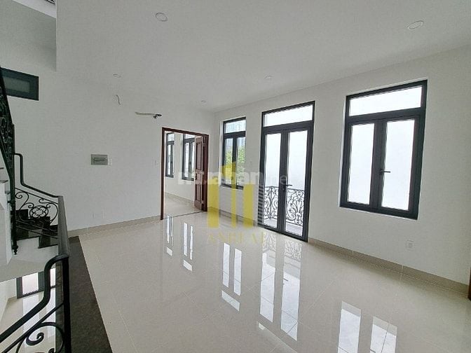 Villa Hầm 3 Lầu 7x20m Sàn Trống Có Thang Máy Giá 60 Triệu