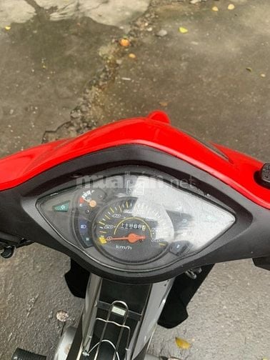 Bán xe Honda Wave RS 100cc màu đỏ cờ, xe rất đẹp, máy êm ru