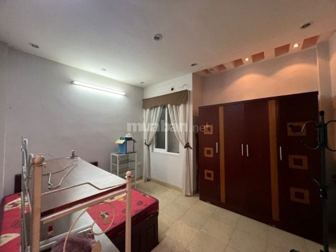 Nhà 5T cũ ngõ La Thành cách oto 100m ngõ 2m ba gác dt 50m mt 4,2m