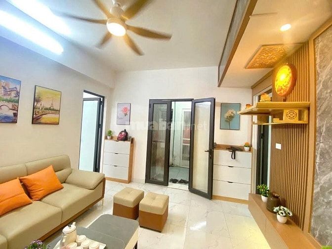 Bán căn hộ 100m2 khu Đền Lừ quận Hoàng Mai Hà Nội, 3 ngủ, có sân vườn 