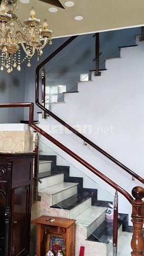 Chủ cần bán gấp nhà đẹp ngay chợ 4*14 trệt 2lau giá 4ty5 thương lượng 