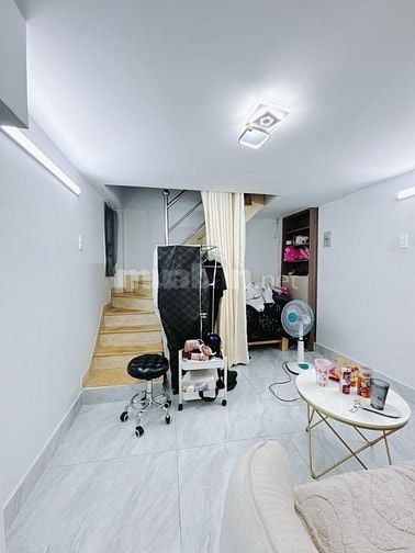 Nhà hẻm Oto Hoàng Diệu, DTSD 100m2, 5 lầu, 3 PN, 4WC, P.9, Q4, 5.8 tỷ!