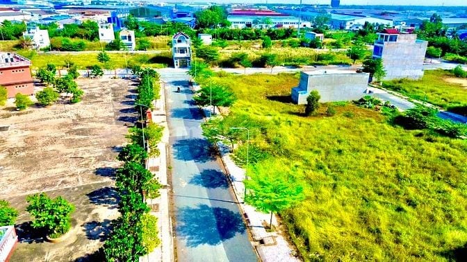 Chính chủ bán gấp 130m2 mặt tiền KDC giá 1tỷ8 sổ hồng riêng