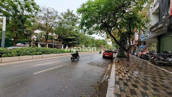 BÁN NHÀ MẶT ĐƯỜNG LẠC LONG QUÂN, DT 199M2, MT 4,7M
