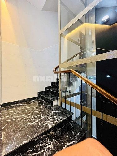 Xuống giá 5 tỷ, cần bán gấp nhà mt Huỳnh Văn Bánh, Phú Nhuận, giá40 tỷ