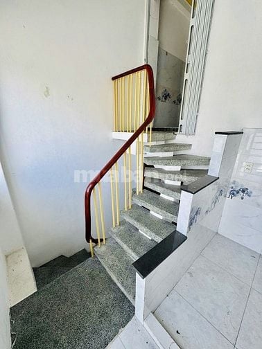 MẶT TIỀN NGUYỄN CẢNH CHÂN QUẬN 1 DT 35M2,5 TẦNG ĐƯỜNG 20M CÓ LỀ.