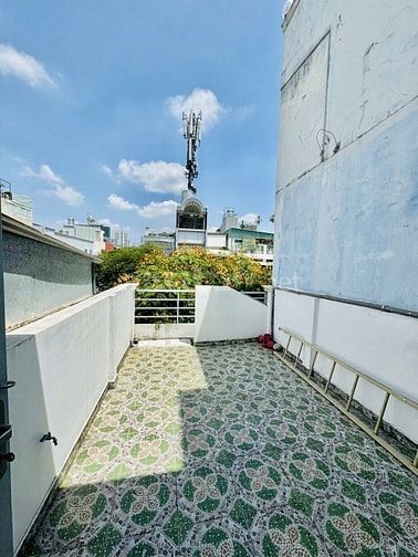 MẶT TIỀN NGUYỄN CẢNH CHÂN QUẬN 1 DT 35M2,5 TẦNG ĐƯỜNG 20M CÓ LỀ.