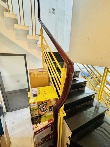 MẶT TIỀN NGUYỄN CẢNH CHÂN QUẬN 1 DT 35M2,5 TẦNG ĐƯỜNG 20M CÓ LỀ.