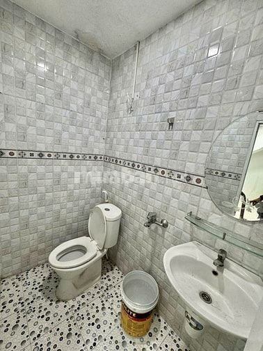 MẶT TIỀN NGUYỄN CẢNH CHÂN QUẬN 1 DT 35M2,5 TẦNG ĐƯỜNG 20M CÓ LỀ.