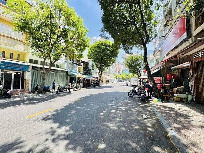 MẶT TIỀN NGUYỄN CẢNH CHÂN QUẬN 1 DT 35M2,5 TẦNG ĐƯỜNG 20M CÓ LỀ.