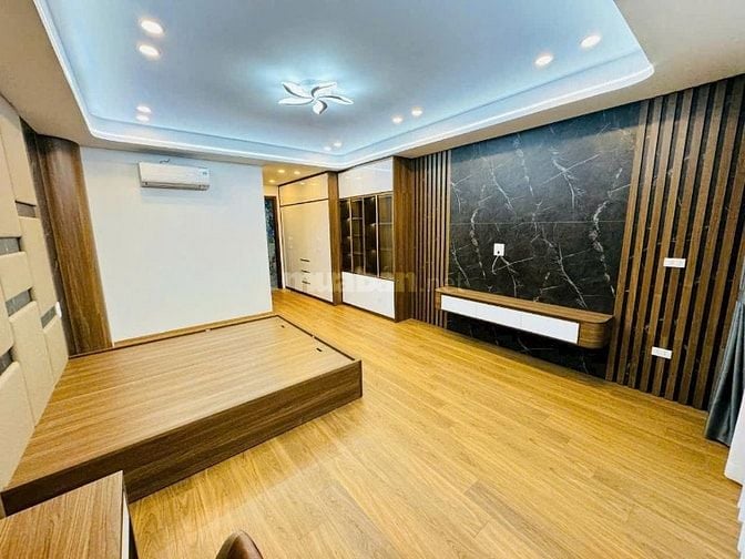 BÁN NHÀ NGUYỄN VĂN CỪ THÁNG MÁY NHẬP KHẨU GARA 2 OTO -ĐƯỜNG 4 XE OTO 