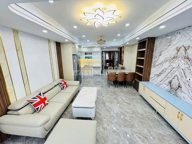 BÁN NHÀ NGUYỄN VĂN CỪ THÁNG MÁY NHẬP KHẨU GARA 2 OTO -ĐƯỜNG 4 XE OTO 