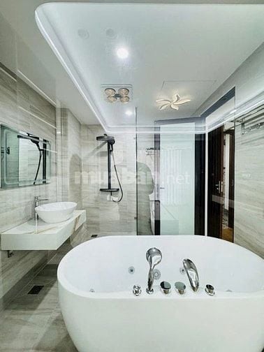 BÁN NHÀ NGUYỄN VĂN CỪ THÁNG MÁY NHẬP KHẨU GARA 2 OTO -ĐƯỜNG 4 XE OTO 
