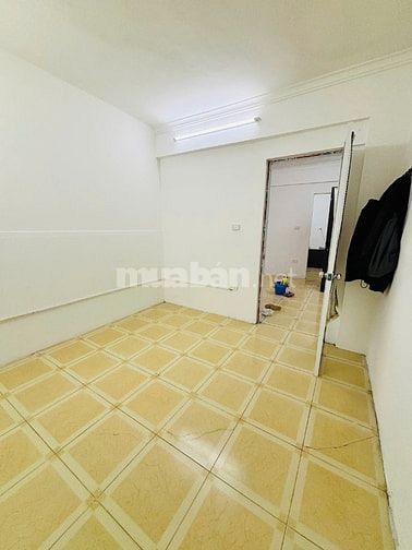 CHO THUÊ CĂN HỘ tập thể tầng 5 khu Ngọc Khánh, DT 50m2, 2 phòng ngủ