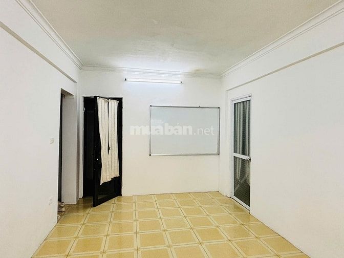 CHO THUÊ CĂN HỘ tập thể tầng 5 khu Ngọc Khánh, DT 50m2, 2 phòng ngủ