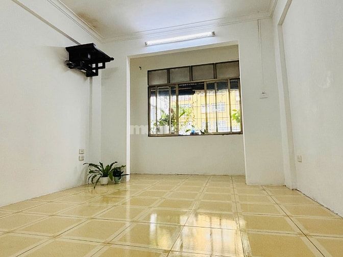CHO THUÊ CĂN HỘ tập thể tầng 5 khu Ngọc Khánh, DT 50m2, 2 phòng ngủ