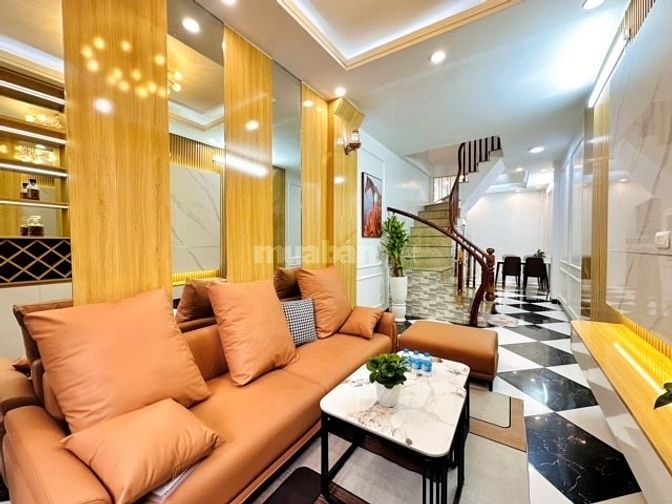 CC bán nhà phố Trương Định DT 38m2x5t. Giá 6,25 tỷ