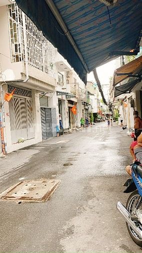 Phòng cho thuê 20m2 ban công, toilet riêng, hẻm xe hơi Hoàng Sa Q3 
