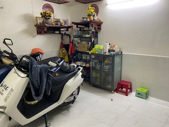 Phòng cho thuê 20m2 ban công, toilet riêng, hẻm xe hơi Hoàng Sa Q3 