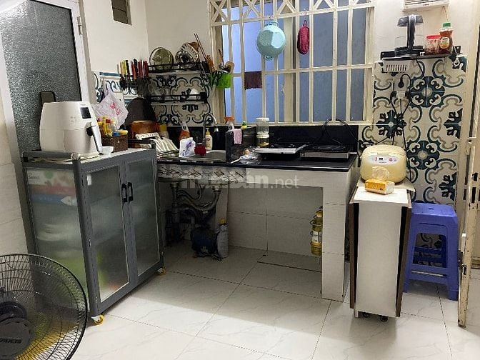 Phòng cho thuê 20m2 ban công, toilet riêng, hẻm xe hơi Hoàng Sa Q3 