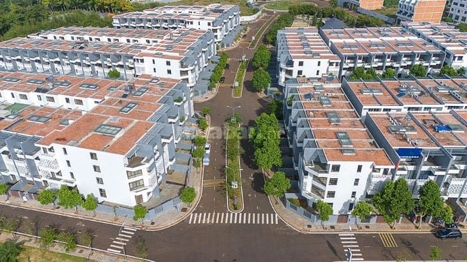 Nhà liền kề KĐT Thành phố Cà phê bán giá cực tốt, chiết khấu cao.