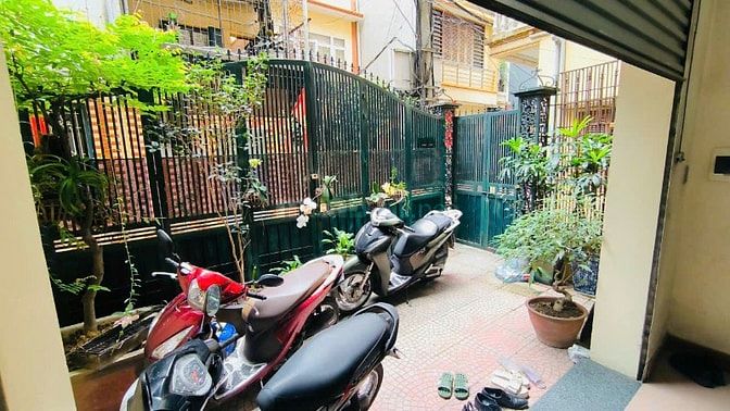 B.Á.N NHÀ LẠC LONG QUÂN 90 M2, 4 NGỦ, 3 THOÁNG, Ô TÔ VÀO NHÀ - 23.5 T.