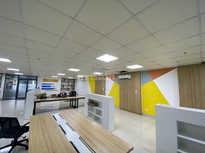 Cho thuê văn phòng 255m2 tại Hòa Cường, trống suốt, giá cực tốt