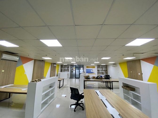 Cho thuê văn phòng 255m2 tại Hòa Cường, trống suốt, giá cực tốt