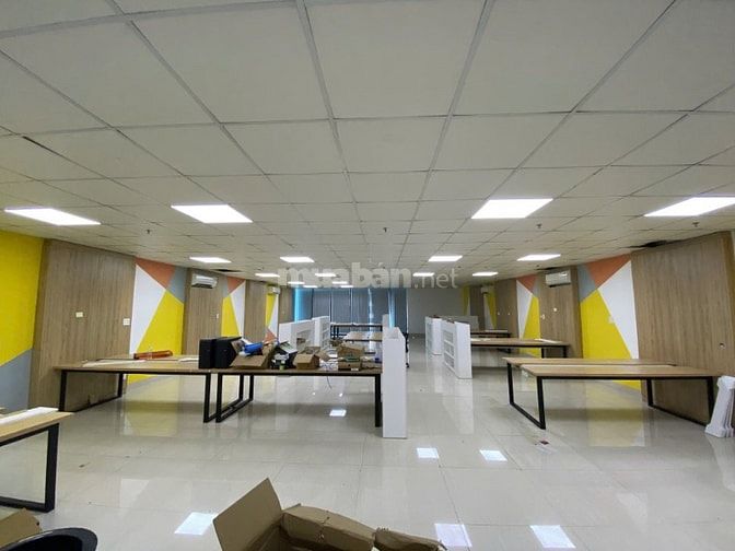 Cho thuê văn phòng 255m2 tại Hòa Cường, trống suốt, giá cực tốt