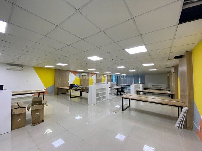 Cho thuê văn phòng 255m2 tại Hòa Cường, trống suốt, giá cực tốt