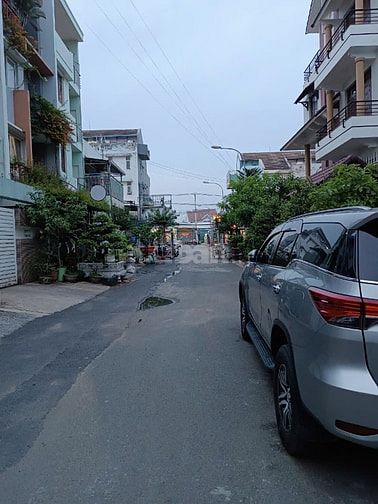 Thuê nhà đường Tô Ngọc Vân có sân đậu xe hơi