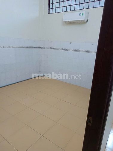 Thuê nhà đường Tô Ngọc Vân có sân đậu xe hơi