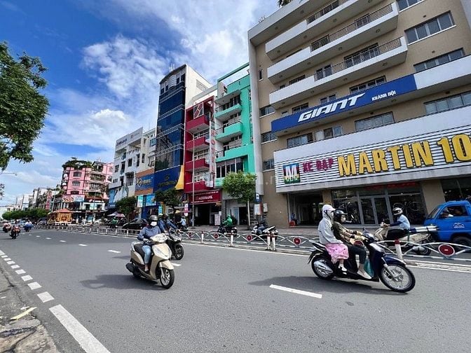 Cho thuê tòa nhà 149-151-153 Khánh Hội, Q.4 - DT 18x15m, trệt 3 lầu TM